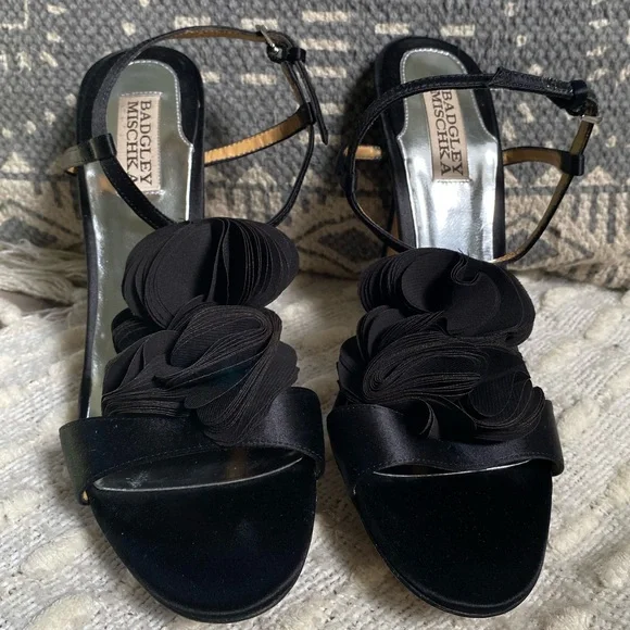 {Badgley Mischka} Satin Heels - Picture 2 of 9